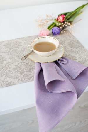 Elevate your everyday dining with the soft, muted tones of Provence. These napkins are crafted from 100% premium linen in a serene lavender hue. Featuring a crisp, simple hemmed edge, they offer a minimalist aesthetic that lets the natural, rich texture of the stone-washed linen take center stage. Durable, absorbent, and effortlessly chic.
