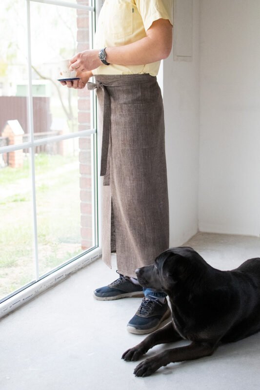 Brown linen long half apron is made with a slit on front and it helps to keep moving comfortable and the apron has the pockets on the sides. The belt is made long enough. Look great as cafe or restaurant apron.