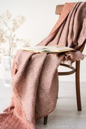 Rudy linen blanket with fringes and made from damask linen.