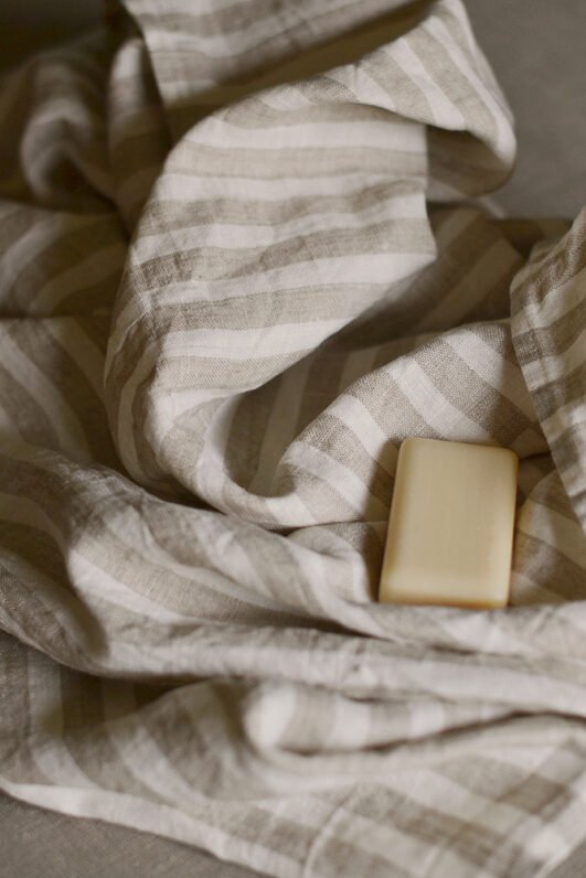 Striped linen bath towels neutral tones. Prewashed towels dries quicly and friendly to Your skin.