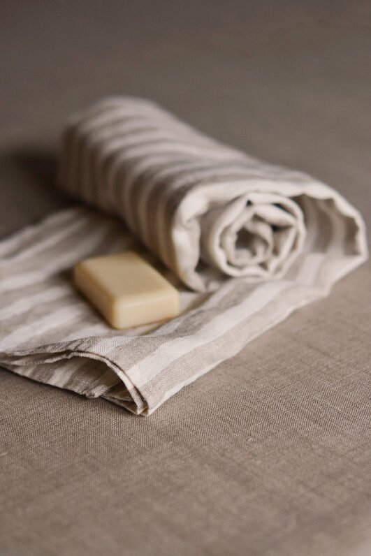 Striped linen bath towels neutral tones. Prewashed towels dries quicly and friendly to Your skin.