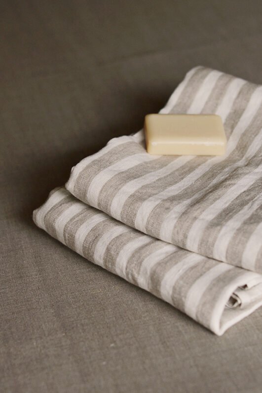 Striped linen bath towels neutral tones. Prewashed towels dries quicly and friendly to Your skin.