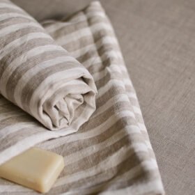 Striped linen bath towels neutral tones. Prewashed towels dries quicly and friendly to Your skin.
