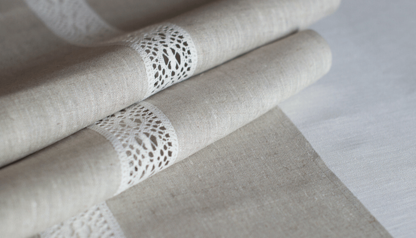 Neutral shades linen table decor for autumn