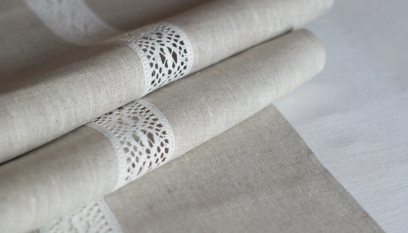 Neutral shades linen table decor for autumn